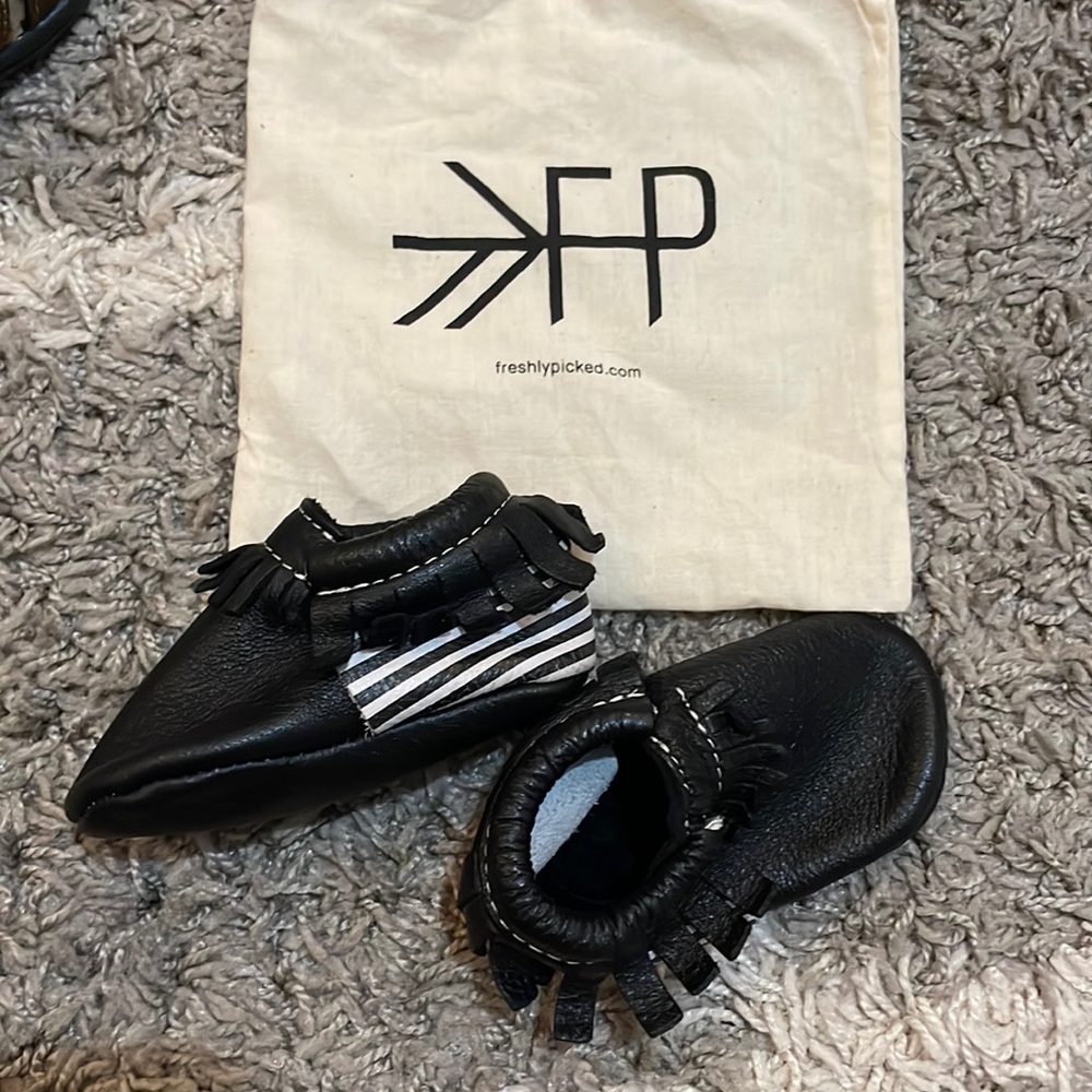 New Freshly Picked black and white shoes